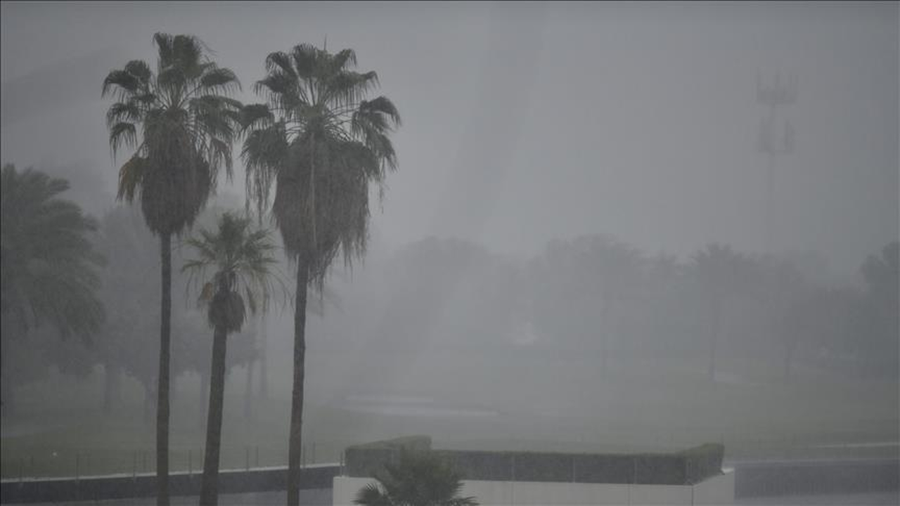 سيول وثلوج تجتاح 11 دولة عربية وتخلف 3 قتلى وتعطل الدراسة